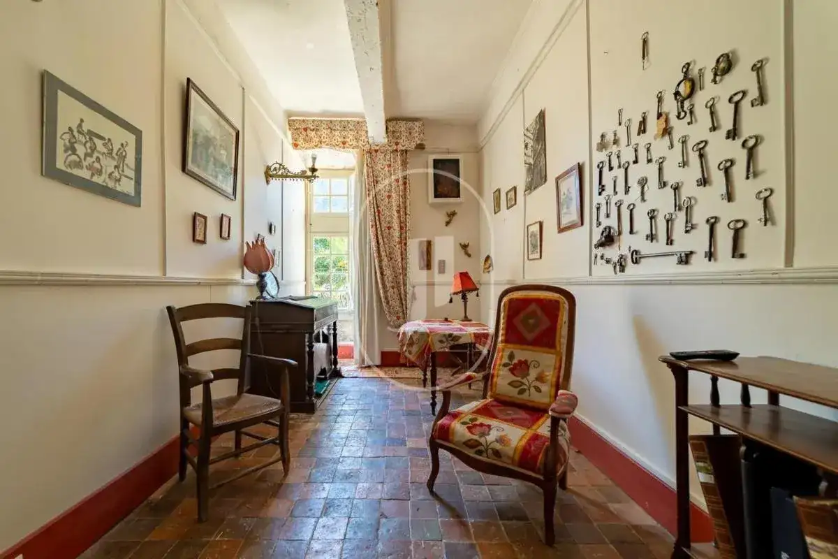 Castle 550m² in France, Yuses. Priced at 795000€ rent photo-13