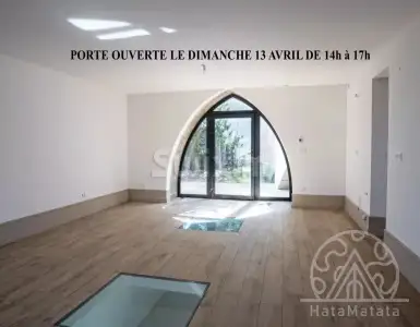 Buy in France for 366000€