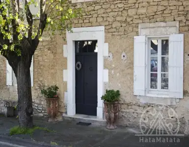 Buy in France for 775000€