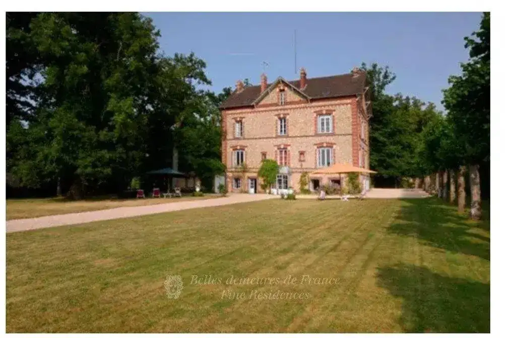 Castle 750m² in France, Kosh-an-Wush. Priced at 790000€ rent photo-1