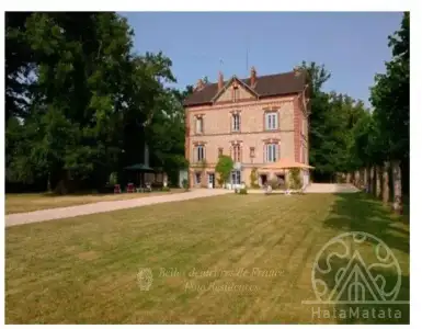 Buy in France for 790000€
