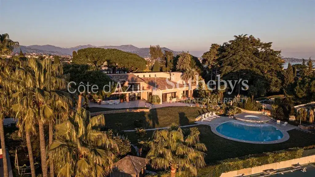 Castle 464m² in France, Nice. Priced at 8150000€ rent photo-11