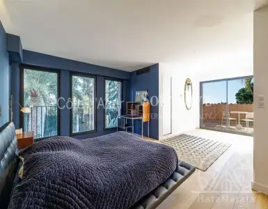 Buy in France for 8150000€