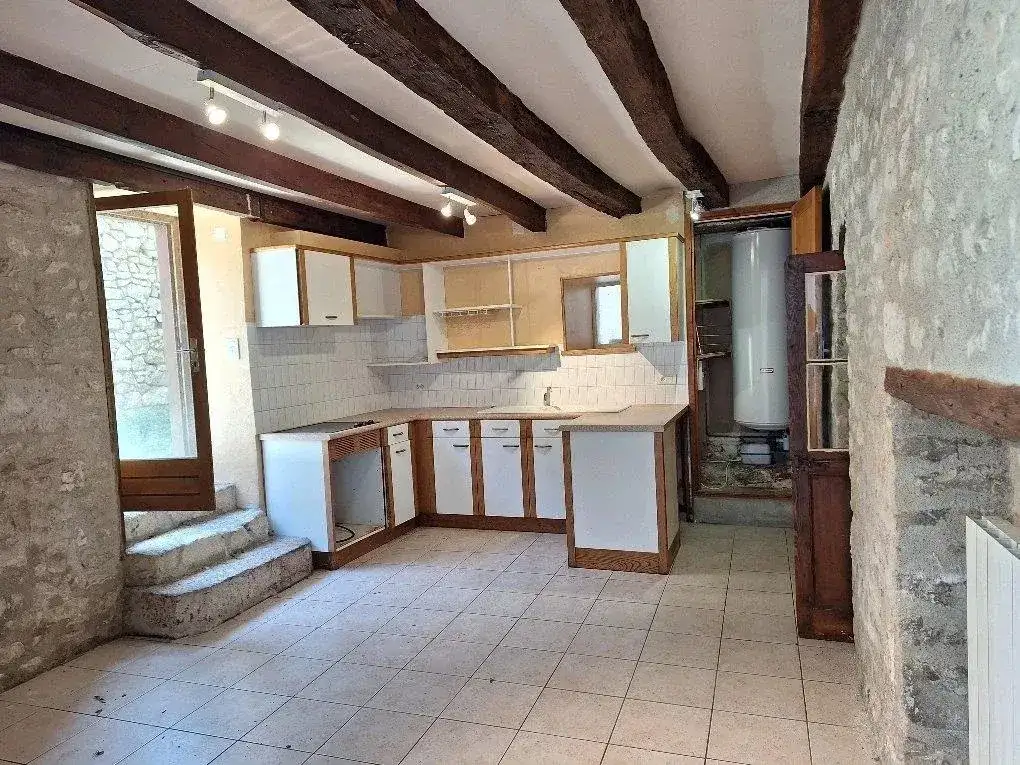 Castle 136m² in France, La Rochefoucauld-en-Angoumois. Priced at 99990€ rent photo-7