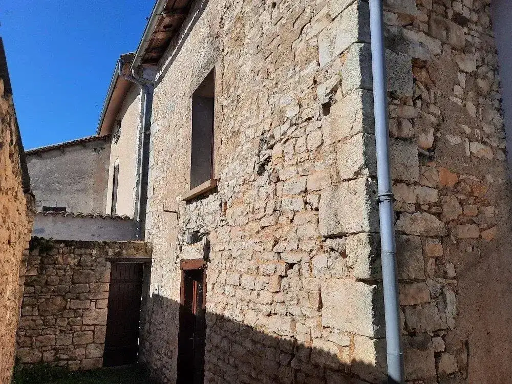 Castle 136m² in France, La Rochefoucauld-en-Angoumois. Priced at 99990€ rent photo-10