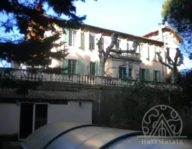 Buy in France for 440000€