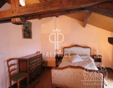 Buy in France for 1595000€