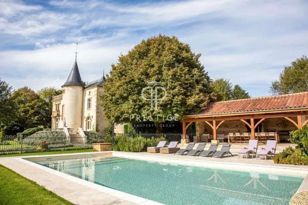 Castle 440m² in France, Exidoy. Priced at 1290000€ rent photo-3