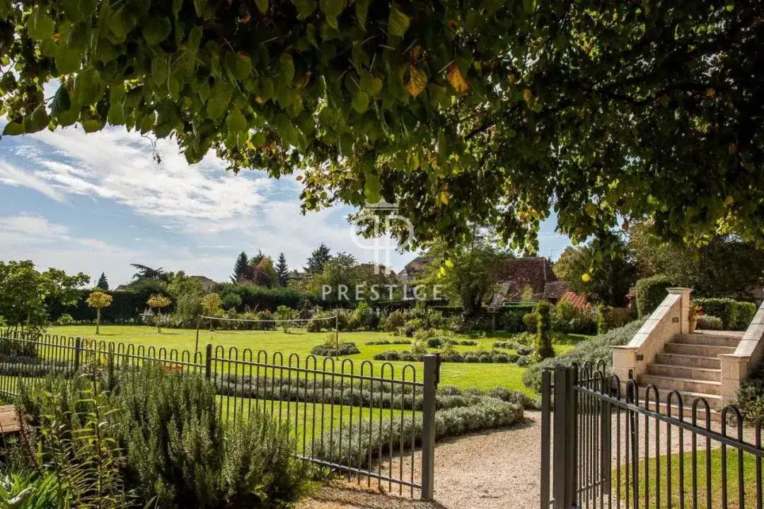 Castle 440m² in France, Exidoy. Priced at 1290000€ rent photo-9