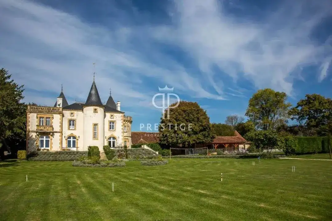 Castle 440m² in France, Exidoy. Priced at 1290000€ rent photo-12