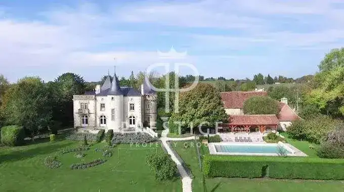 Castle 440m² in France, Exidoy. Priced at 1290000€ rent photo-13