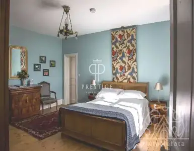 Buy in France for 1290000€