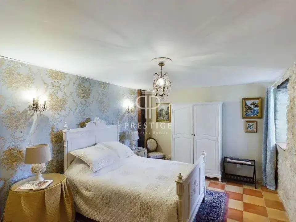 Castle 495m² in France, Dür. Priced at 825000€ rent photo-1