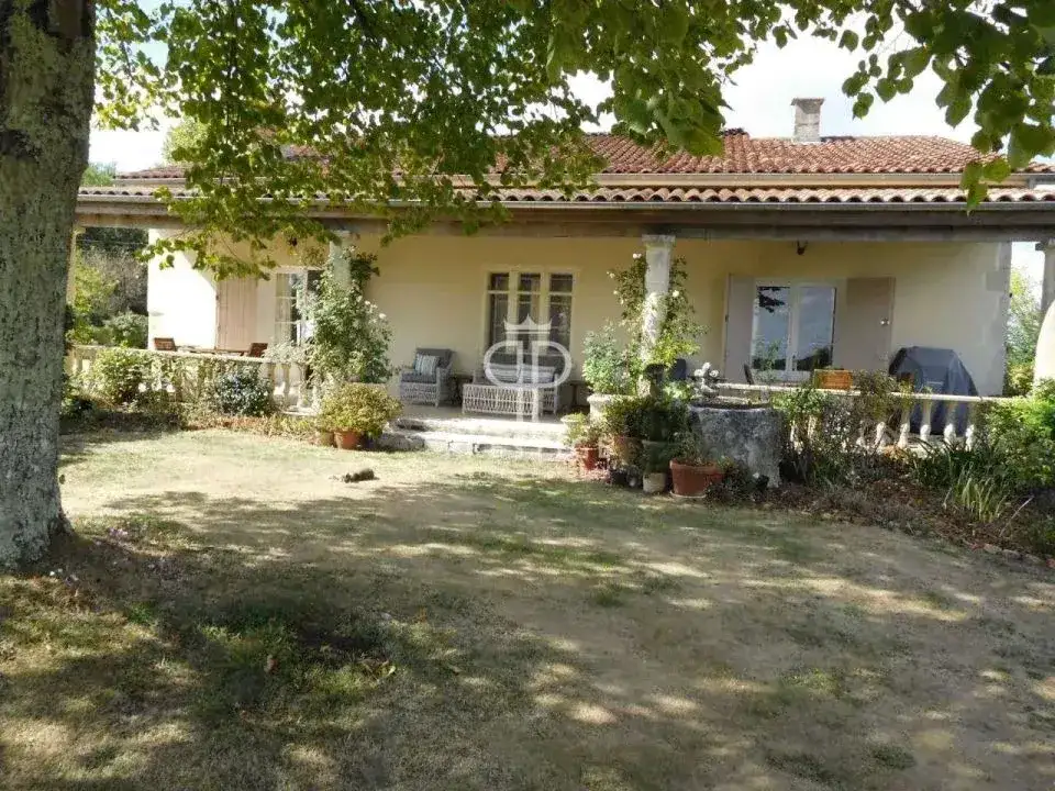 Castle 495m² in France, Dür. Priced at 825000€ rent photo-5