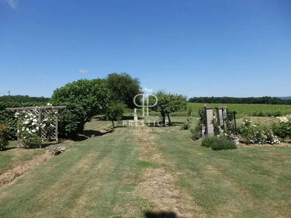 Castle 495m² in France, Dür. Priced at 825000€ rent photo-7