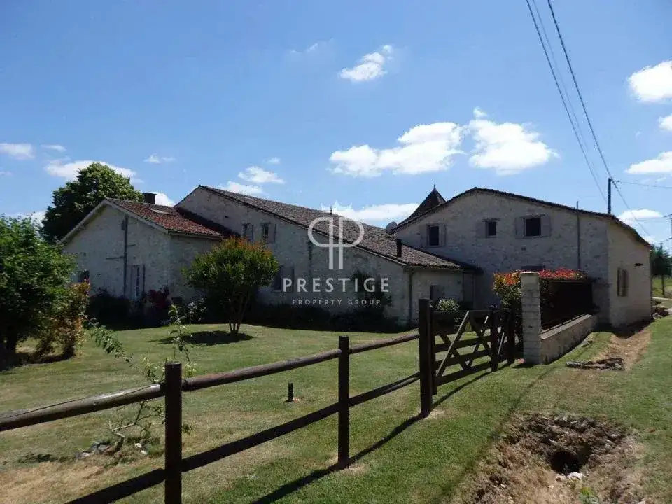 Castle 495m² in France, Dür. Priced at 825000€ rent photo-13