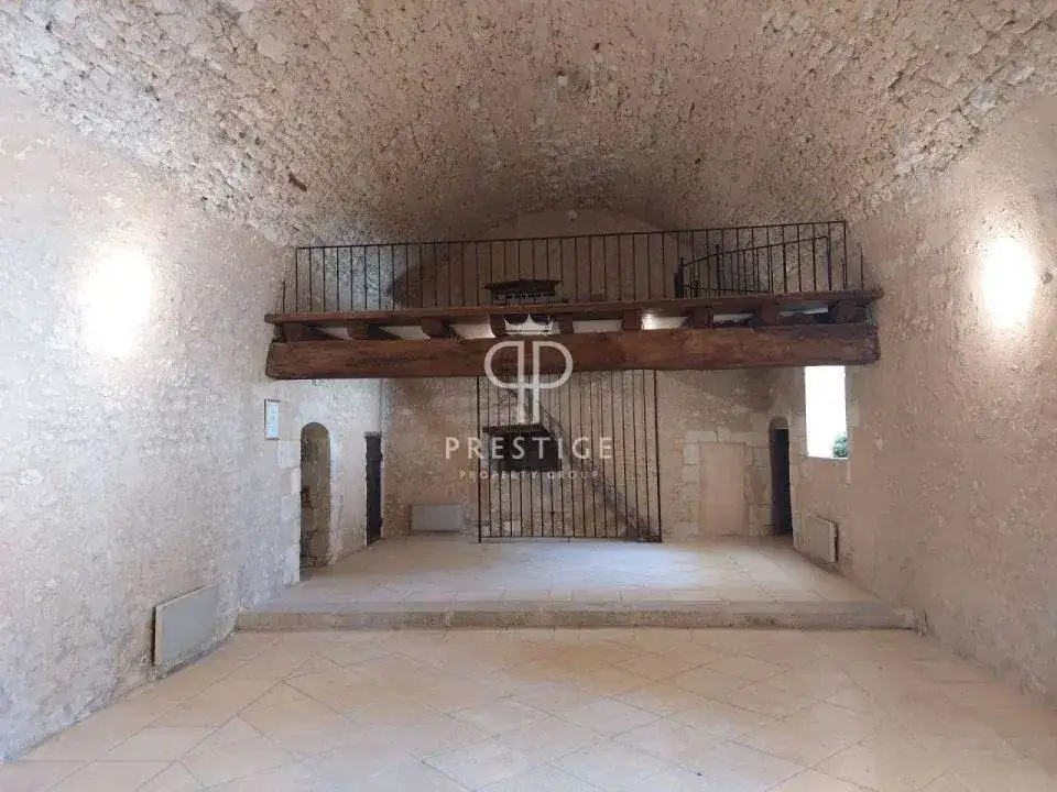 Castle 750m² in France, Poitiers. Priced at 1785000€ rent photo-1