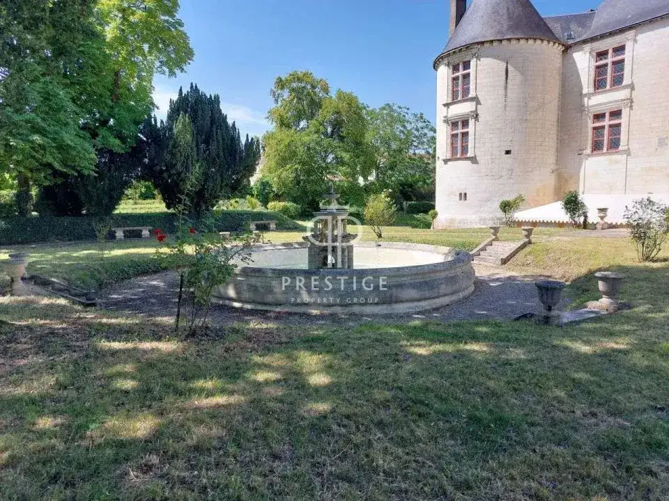 Castle 750m² in France, Poitiers. Priced at 1785000€ rent photo-6