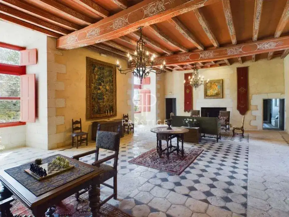Castle 750m² in France, Poitiers. Priced at 1785000€ rent photo-9