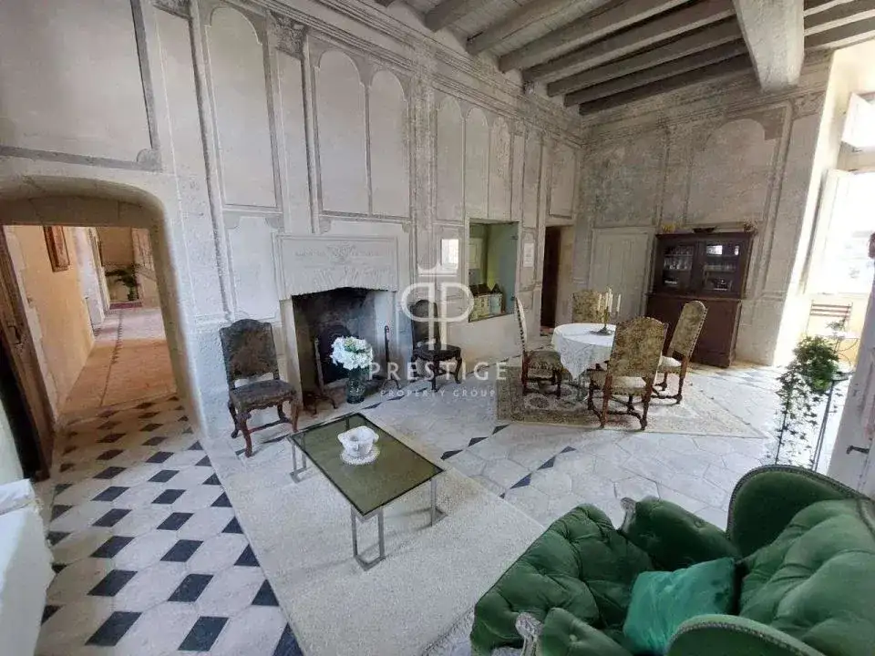 Castle 750m² in France, Poitiers. Priced at 1785000€ rent photo-11