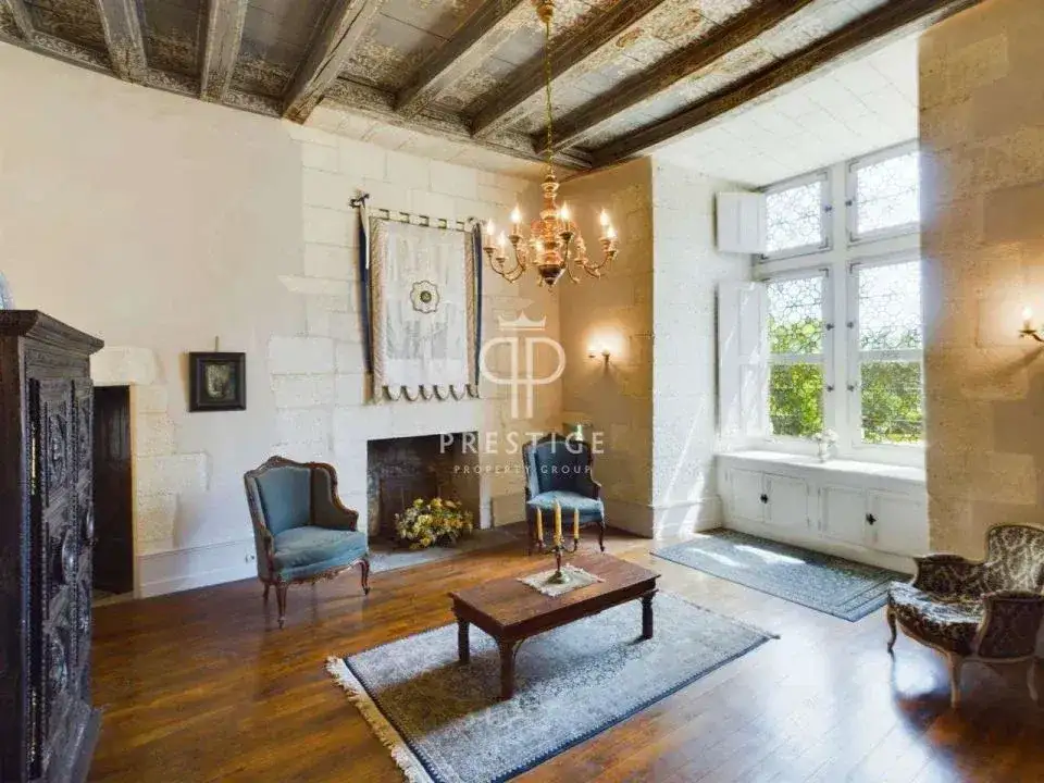 Castle 750m² in France, Poitiers. Priced at 1785000€ rent photo-12