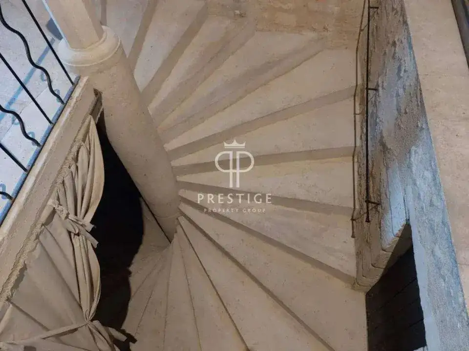 Castle 750m² in France, Poitiers. Priced at 1785000€ rent photo-15