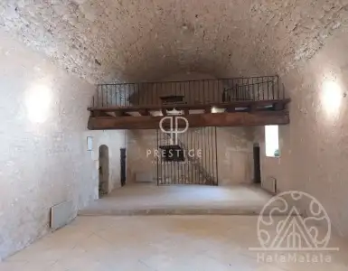 Buy in France for 1785000€