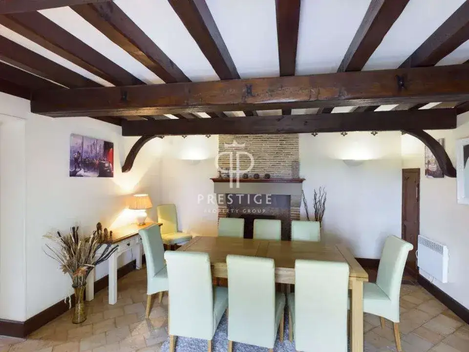 Castle 365m² in France, St. Fua La Grande. Priced at 1150000€ rent photo-1