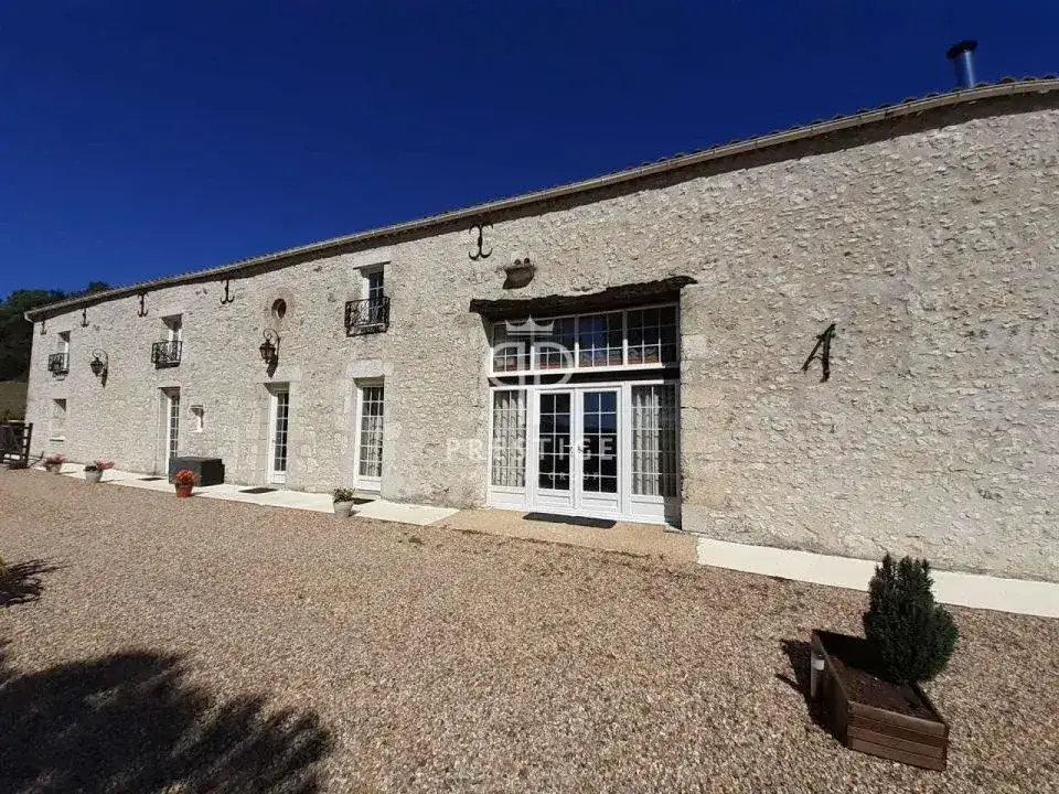 Castle 365m² in France, St. Fua La Grande. Priced at 1150000€ rent photo-3