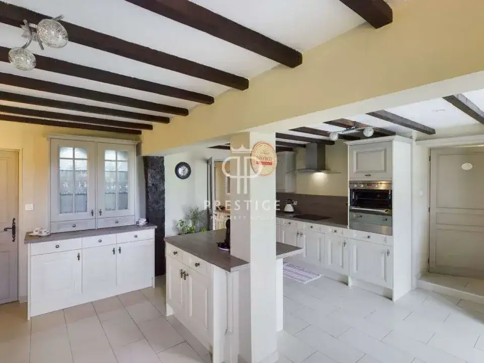 Castle 365m² in France, St. Fua La Grande. Priced at 1150000€ rent photo-5
