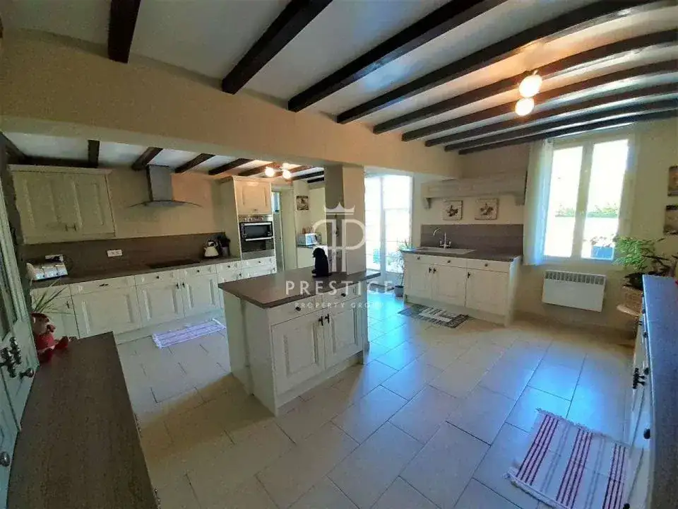 Castle 365m² in France, St. Fua La Grande. Priced at 1150000€ rent photo-6