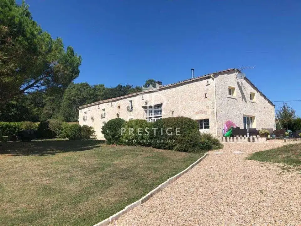 Castle 365m² in France, St. Fua La Grande. Priced at 1150000€ rent photo-14