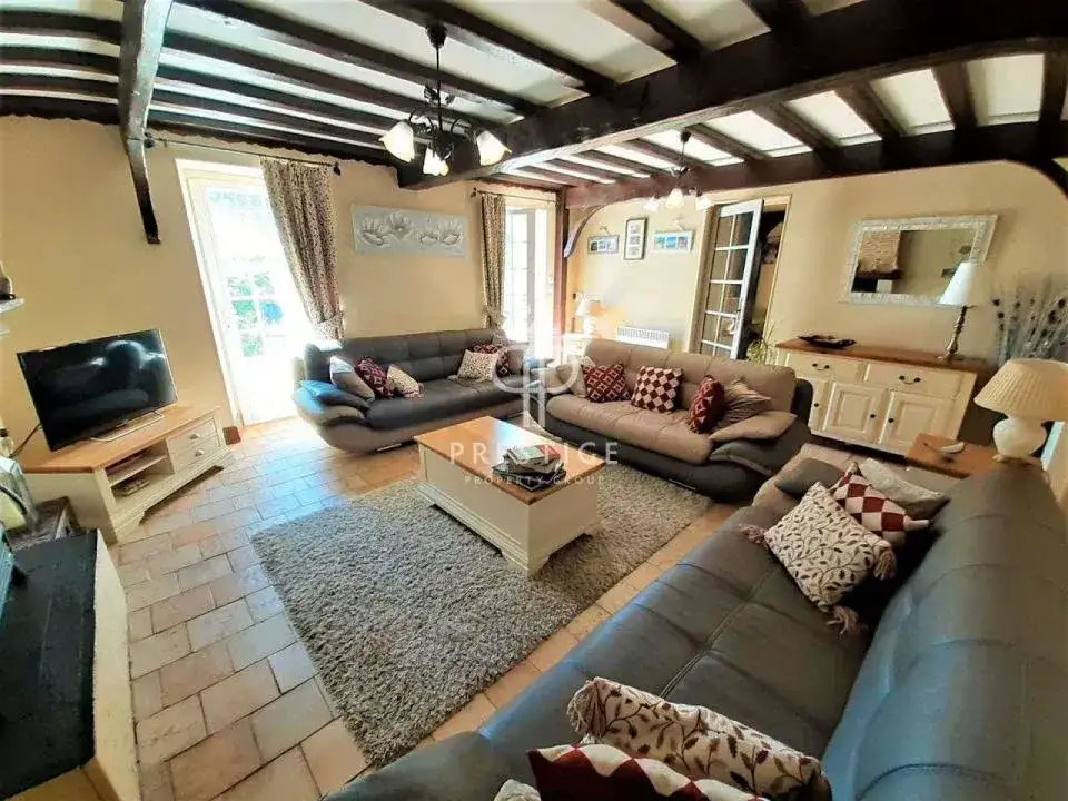 Castle 365m² in France, St. Fua La Grande. Priced at 1150000€ rent photo-16