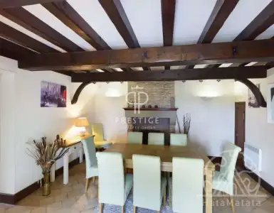 Buy in France for 1150000€