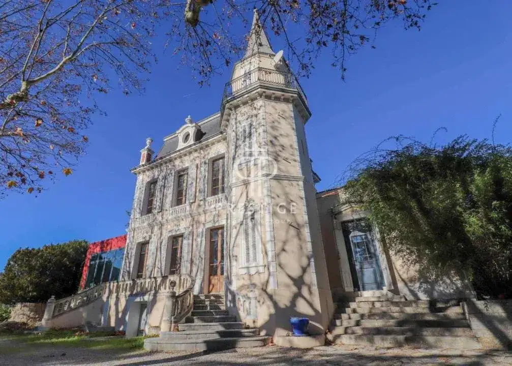 Castle 180m² in France, Draginian. Priced at 859000€ rent photo-3