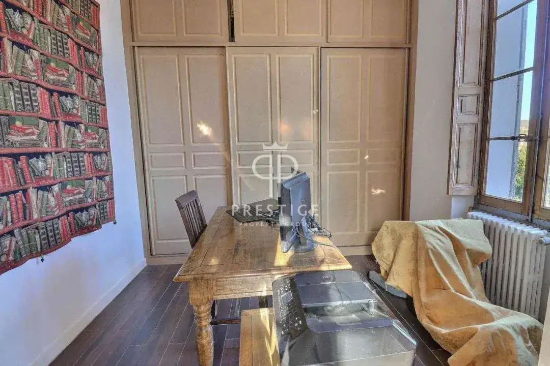 Castle 180m² in France, Draginian. Priced at 859000€ rent photo-5