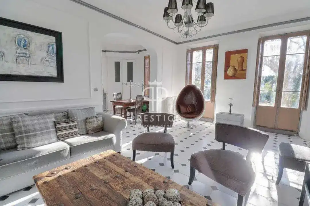 Castle 180m² in France, Draginian. Priced at 859000€ rent photo-11