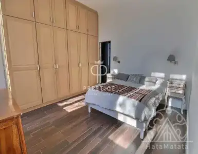 Buy in France for 859000€