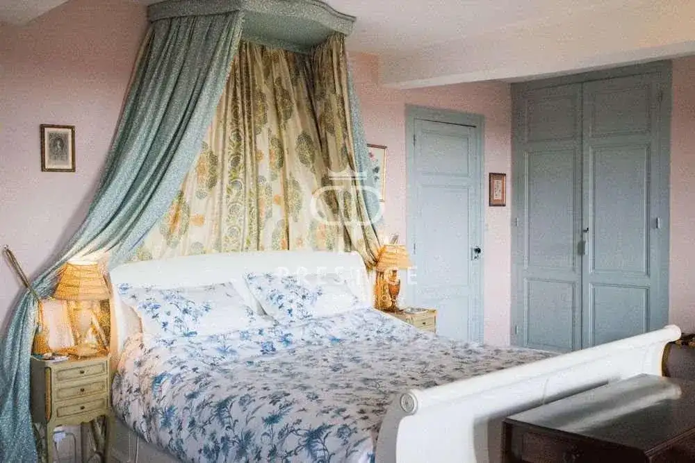 Castle 850m² in France, Kayuzak. Priced at 1100000€ rent photo-4