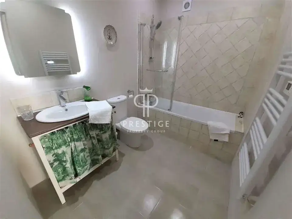 Castle 850m² in France, Kayuzak. Priced at 1100000€ rent photo-12