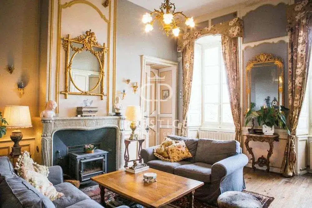 Castle 850m² in France, Kayuzak. Priced at 1100000€ rent photo-15