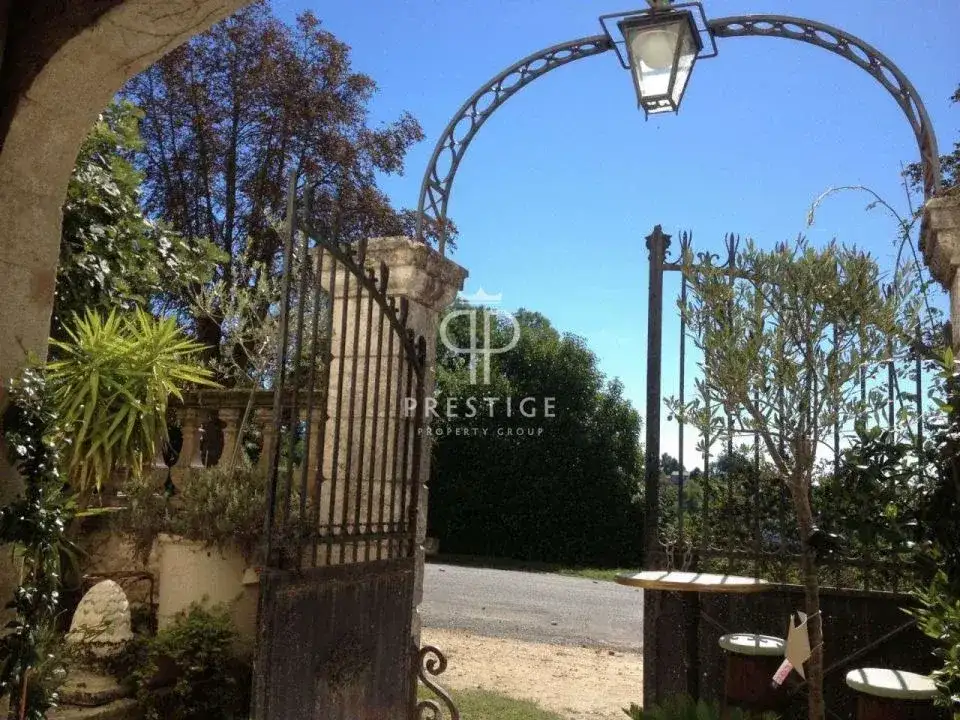 Castle 850m² in France, Kayuzak. Priced at 1100000€ rent photo-19