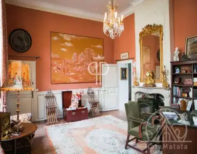 Buy in France for 1100000€