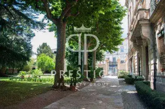 Castle 1400m² in France, Béziers. Priced at 1740000€ rent photo-3