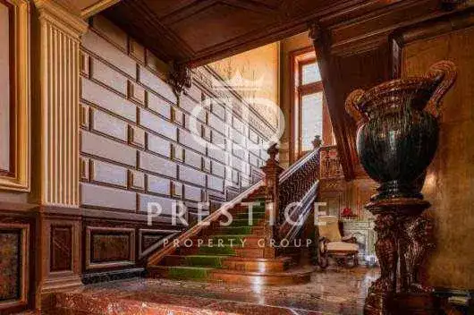 Castle 1400m² in France, Béziers. Priced at 1740000€ rent photo-5