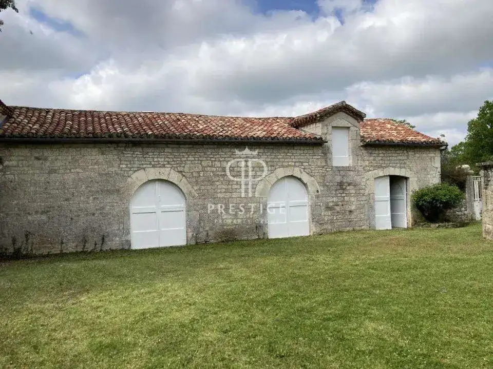 Castle 270m² in France, Lalbenque. Priced at 799000€ rent photo-9