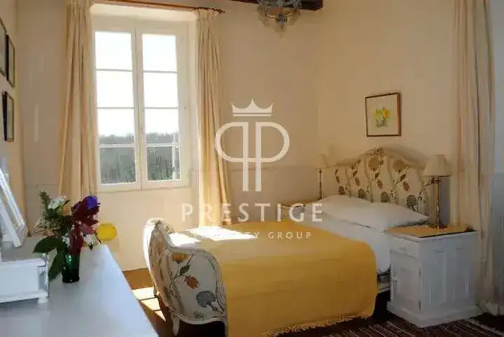 Castle 270m² in France, Lalbenque. Priced at 799000€ rent photo-18