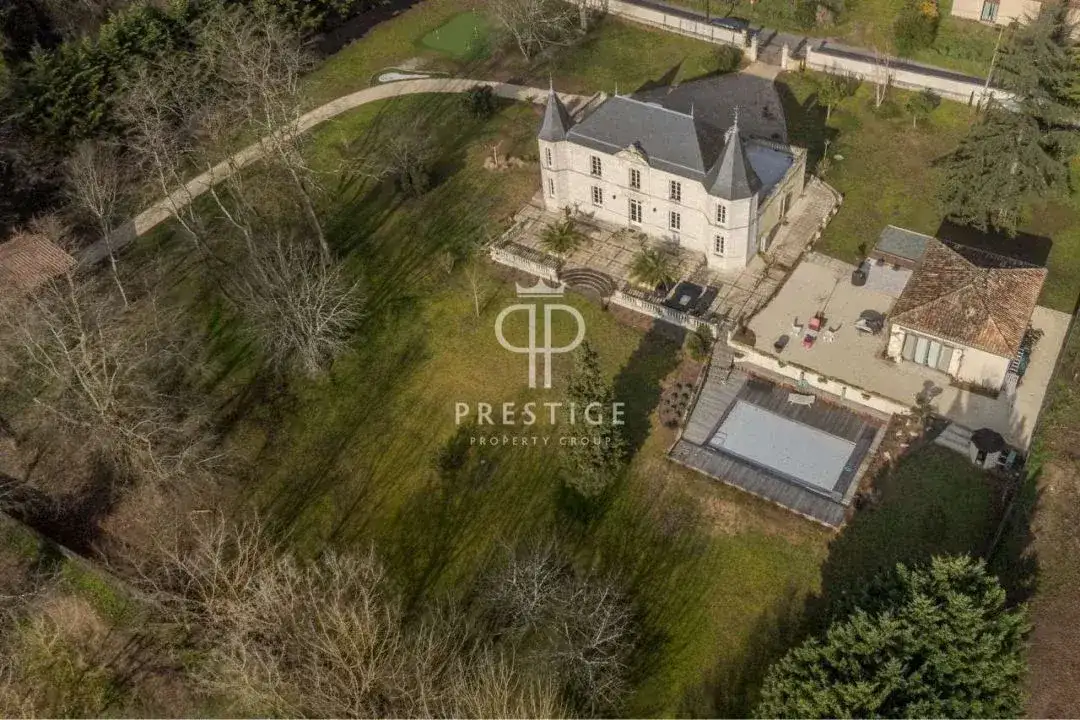 Castle 340m² in France, St. Emilion. Priced at 1499000€ rent photo-3