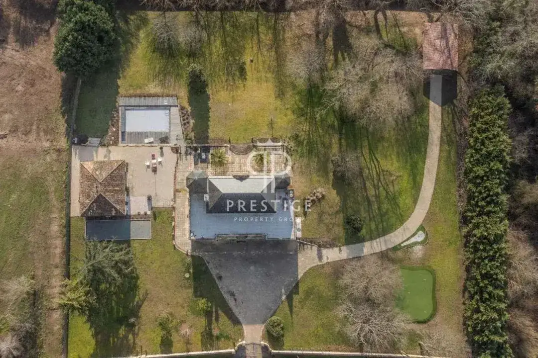 Castle 340m² in France, St. Emilion. Priced at 1499000€ rent photo-9
