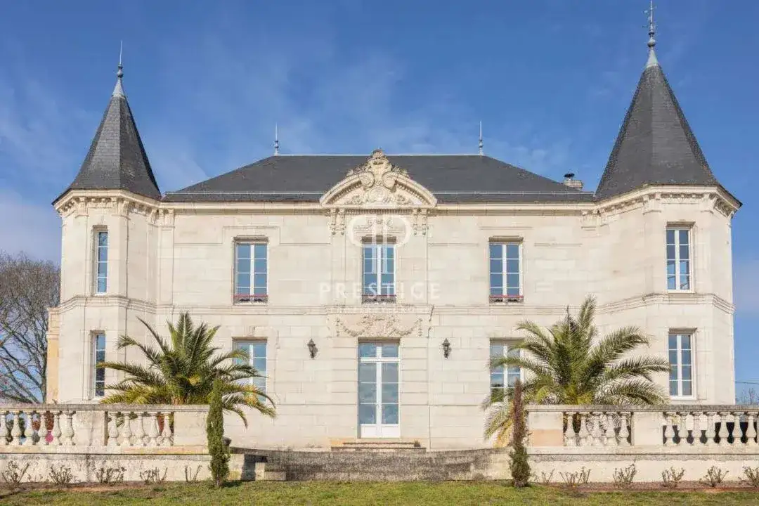Castle 340m² in France, St. Emilion. Priced at 1499000€ rent photo-13